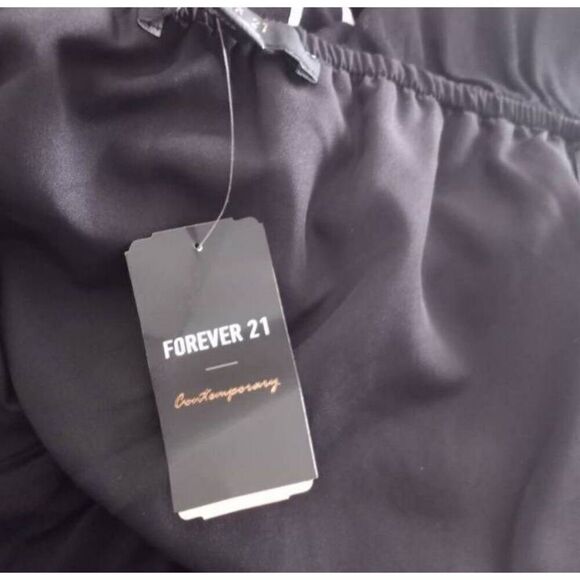 FOREVER 21 BLACK & WHITE OFF-THE-SHOULDER BLOUSE/TUNIC SZ.M NWT. - Picture 5 of 6